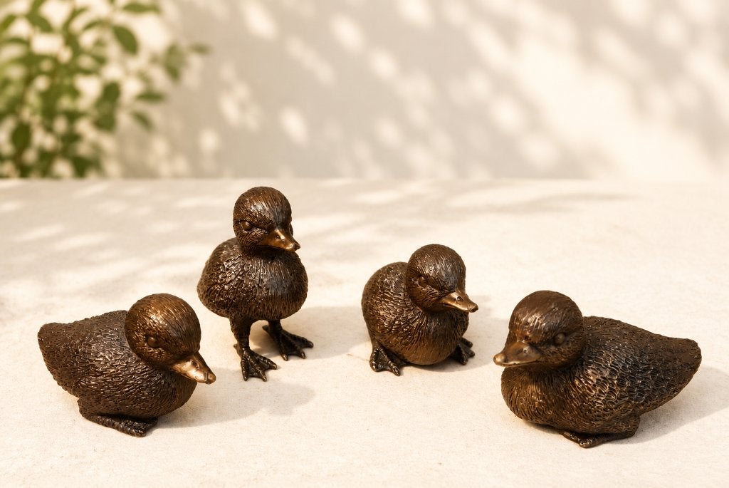 5 bronzen eendjes / bronzen beeld / nieuw / eend / kuikens, Dierenbeeld, Nieuw, Info@huisentuindecoratiemarie.nl, Huis en tuin decoratie marie
