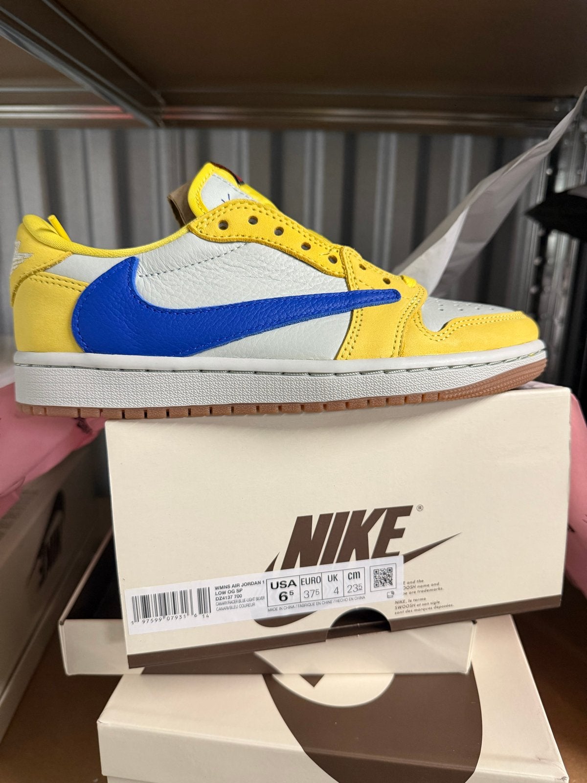 Nike Air Jordan 1 Low OG SP Travis Scott Canary 37.5, Ophalen of Verzenden, Nieuw, Geel, Sneakers of Gympen