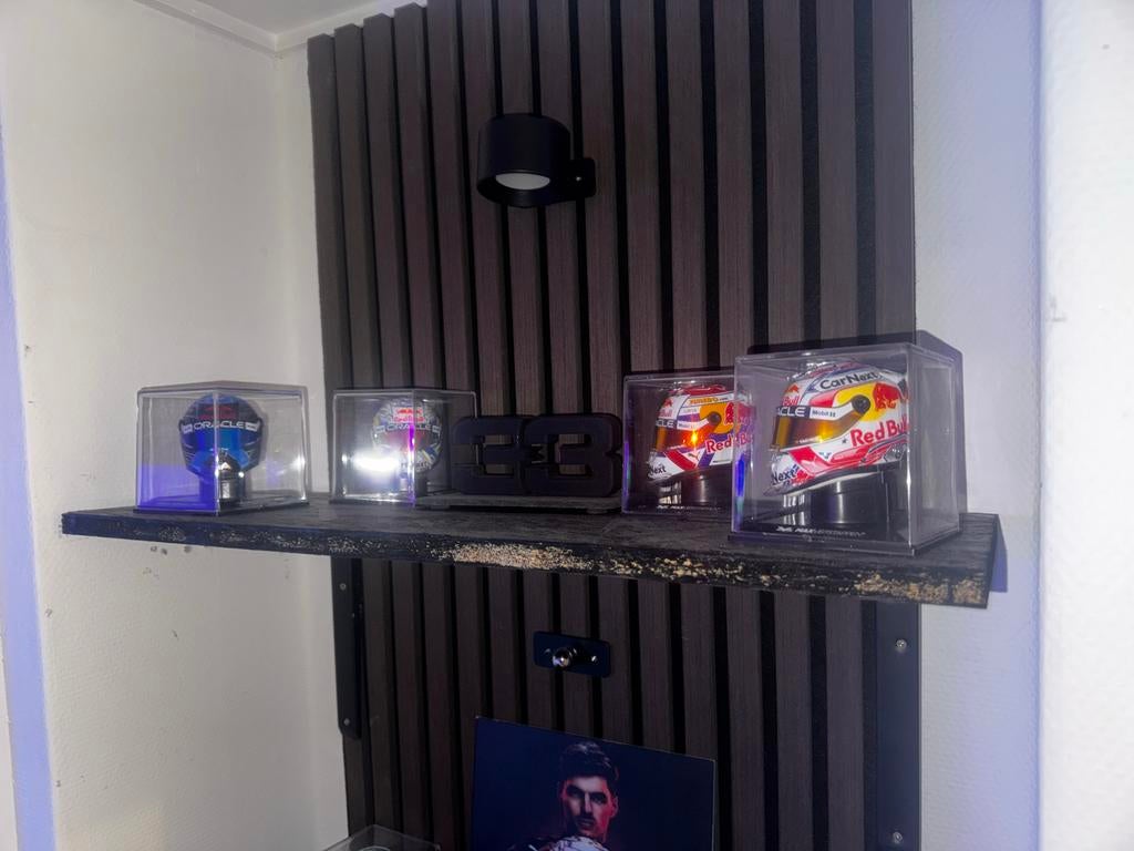 Max Verstappen 1:4 schaalmodel helmen collectie, Ophalen of Verzenden, Zo goed als nieuw
