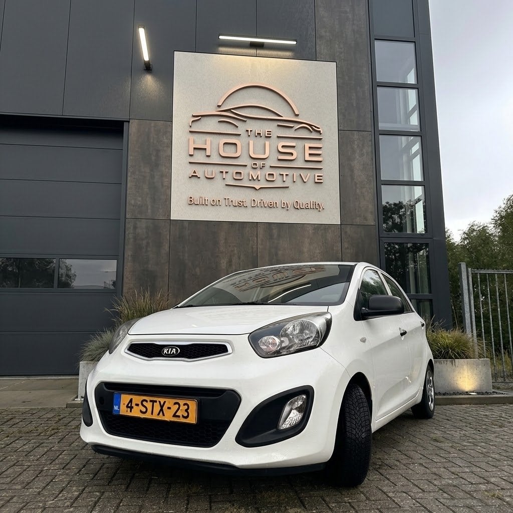 Kia Picanto 1.0 5-DRS 1STE EIGENAAR LANG APK 4 NIEUWE BANDEN, Auto's, Voorwielaandrijving, Euro 5, Zwart, 400 kg