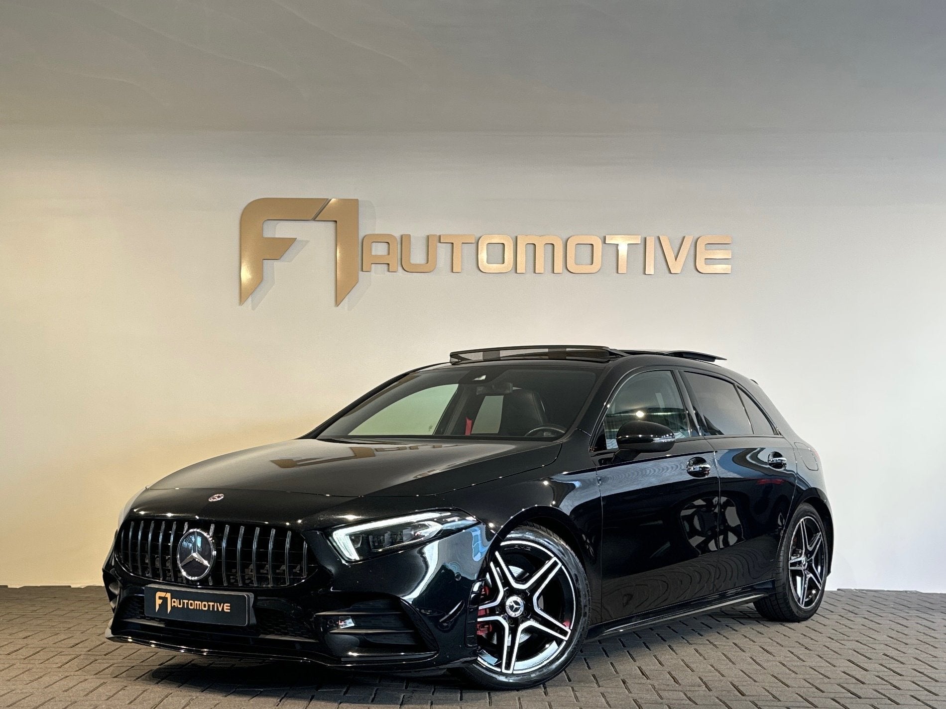 Mercedes-Benz A-klasse 200 Business AMG Pano|Sfeer|Memory, Auto's, Gebruikt, 4 cilinders, Bedrijf, 1600 kg