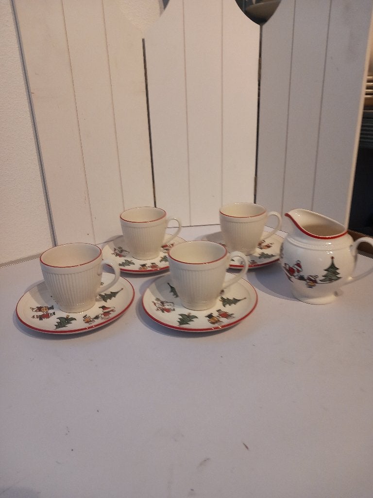 Wedgwood Windsor Christmas., Klassiek, Ophalen of Verzenden, Zo goed als nieuw, Kop(pen) en/of Schotel(s)
