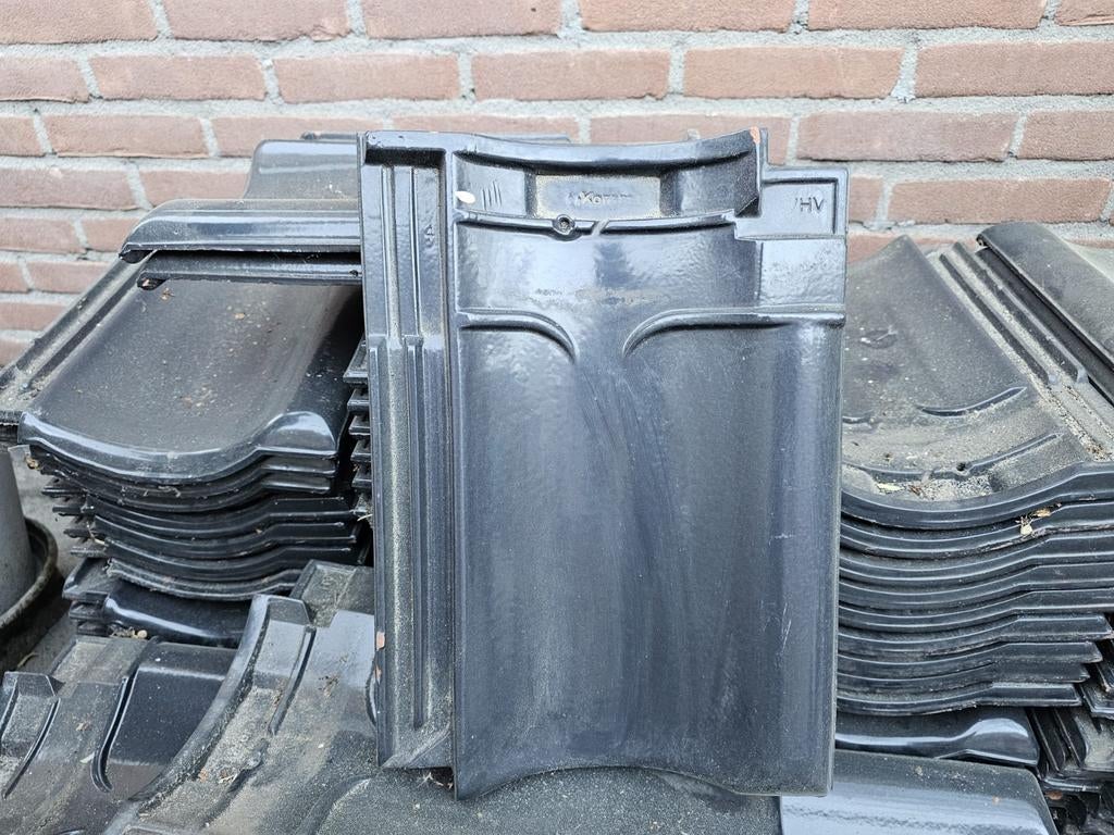 130 stuks Dakpannen nieuw half glans zwart / antraciet, Gebruikt, Steen of Klei, Zwart, Ophalen of Verzenden