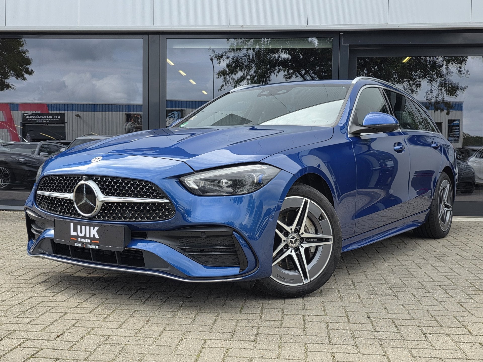 Mercedes-Benz C-Klasse Estate 300 e AMG Line + AREA VIEW + S, Automaat, Achterwielaandrijving, Gebruikt, Zwart