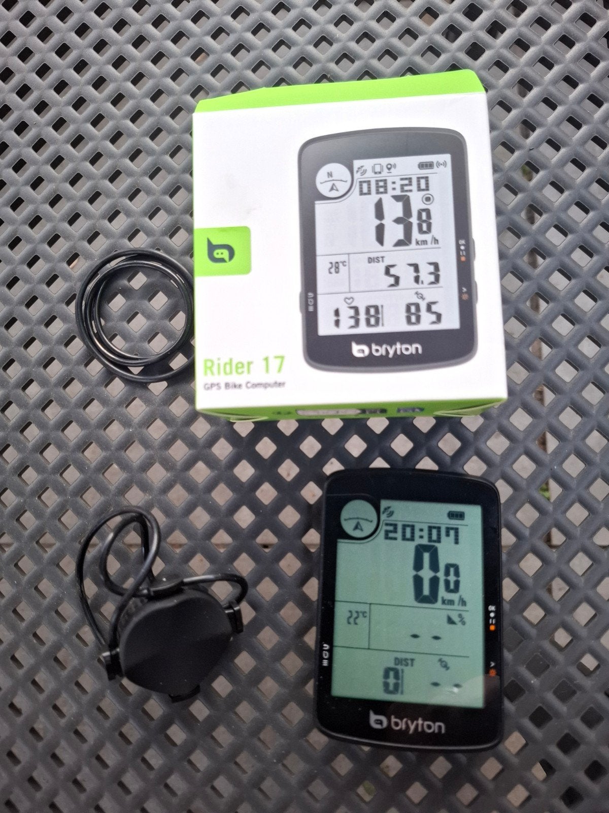 Bryton Rider 17 GPS Fietscomputer én Garmin snelheidsensor, Ophalen of Verzenden, Draadloos, Zo goed als nieuw