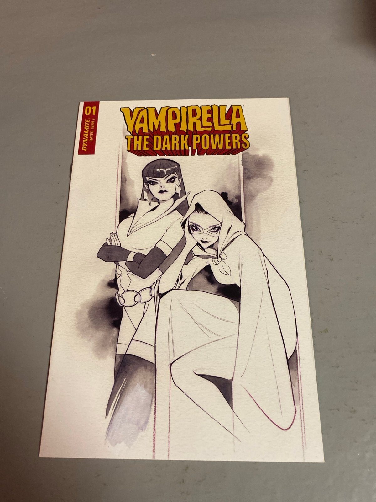 Vampirella: The Dark Powers #1 Momoko B&W Incentive, Eén comic, Ophalen of Verzenden, Zo goed als nieuw, Amerika