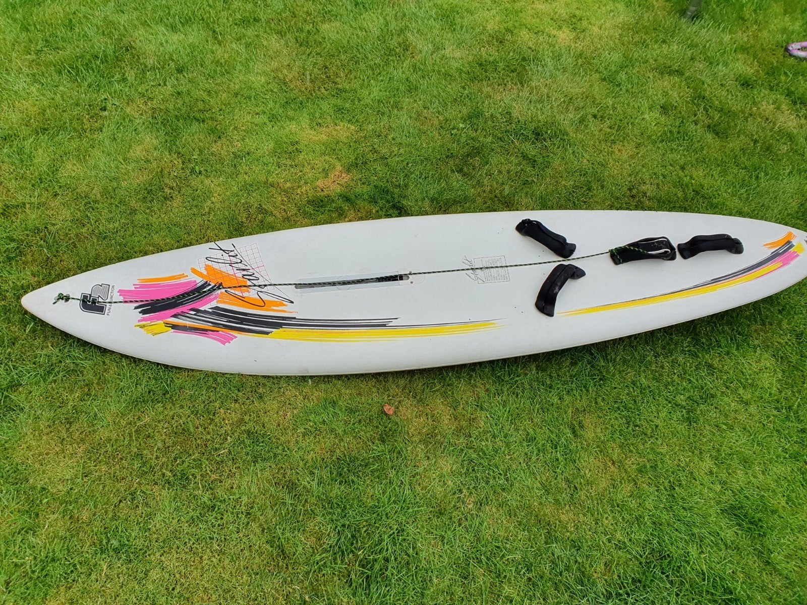 F2 Starlit surfplank,deelbare mast,2 gieken en veel zeilen