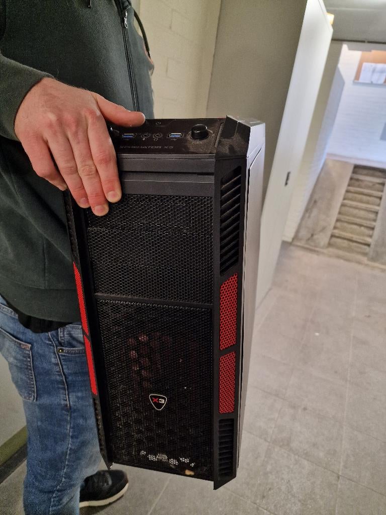 Aerocool XPredator x3 Devil Red Edition, Ophalen, Gebruikt
