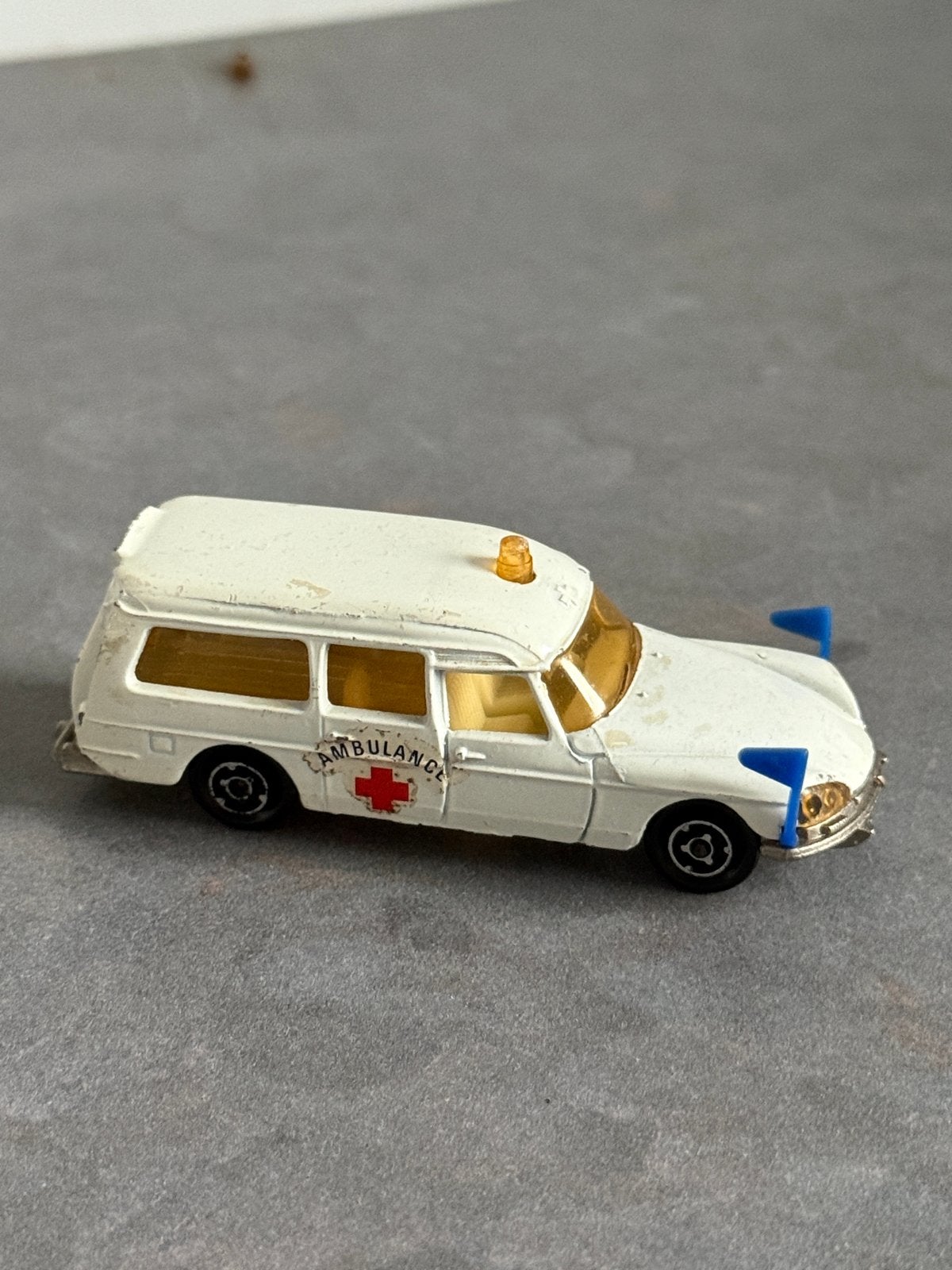 Majorette DS 21 Ambulance (N&deg; 206) - Made in France, Ophalen of Verzenden, Gebruikt