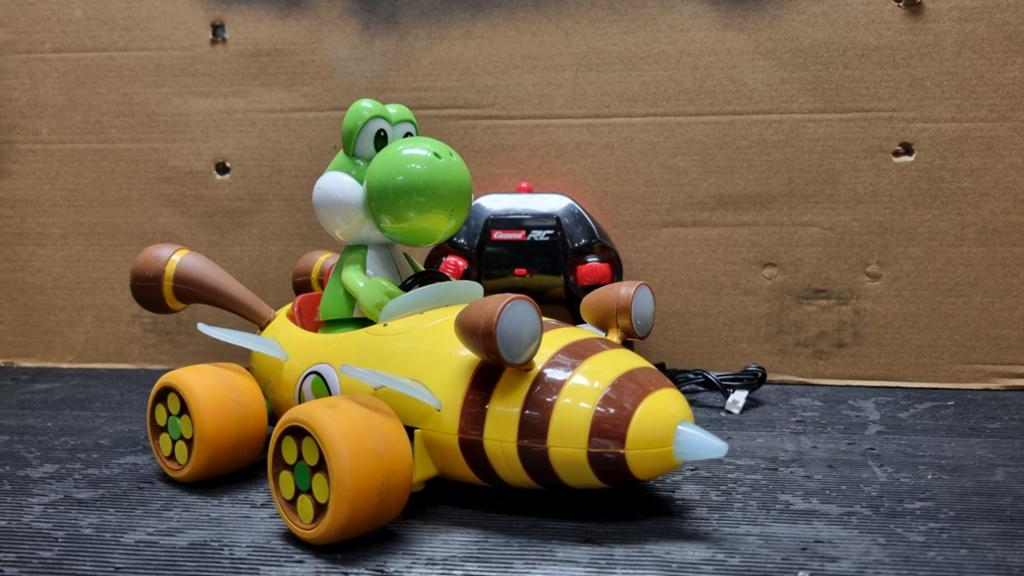 Carrera RC Mario Kart - Bumble V - Yoshi, Ophalen of Verzenden, Zo goed als nieuw