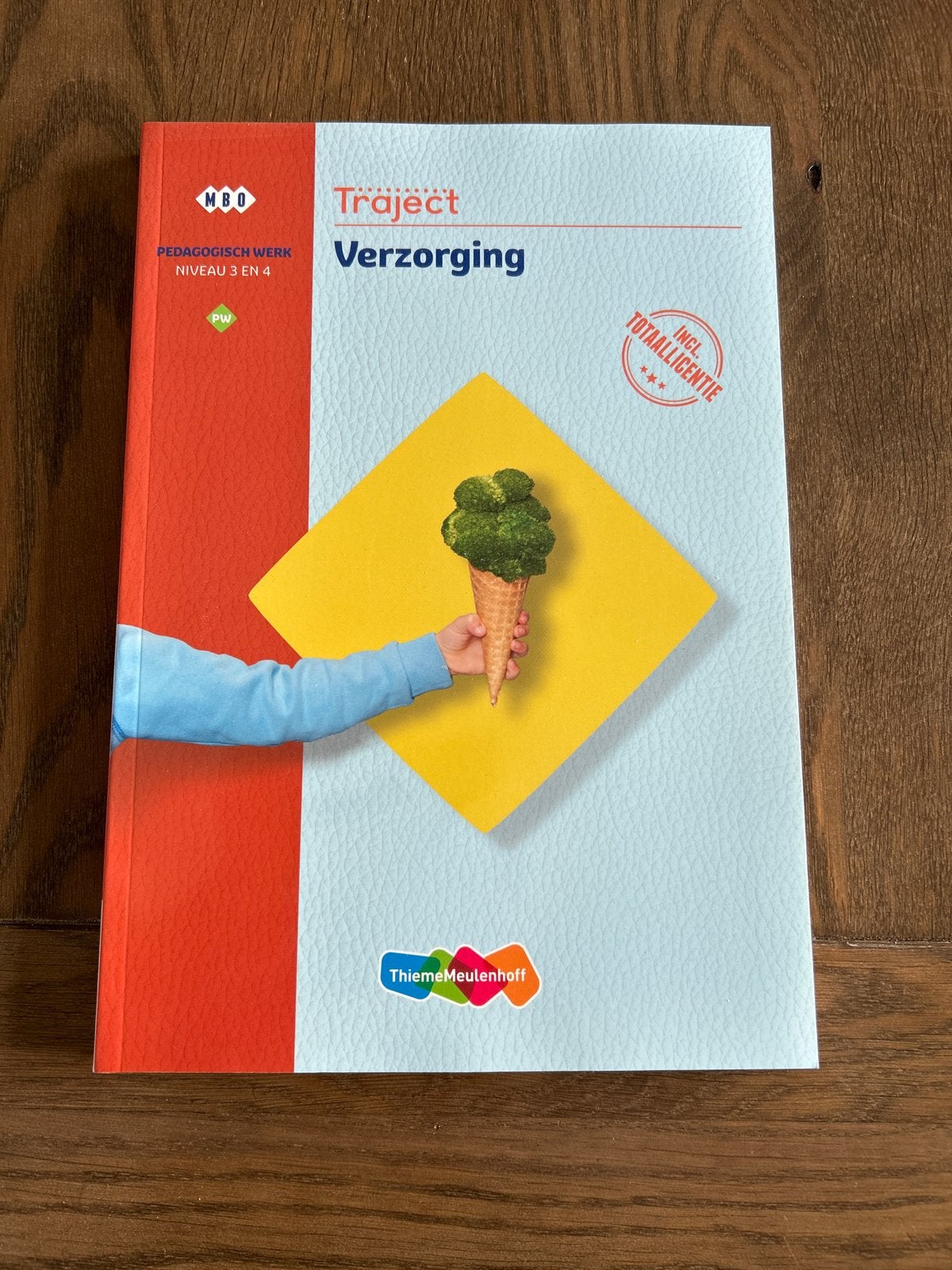 Traject Verzorging MBO Pedagogisch Werk Niveau 3 en 4, Ophalen of Verzenden, Zo goed als nieuw, MBO