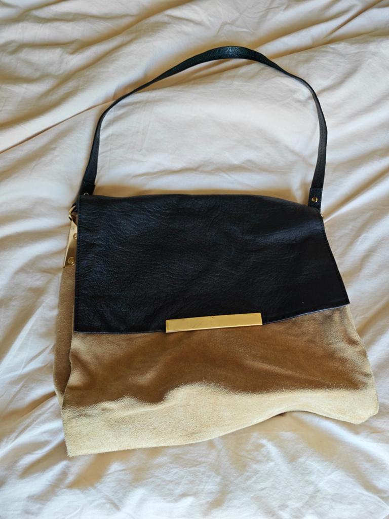 River Island suède leer tas - Zo goed als nieuw, Ophalen of Verzenden, Zo goed als nieuw, Beige, Schoudertasje