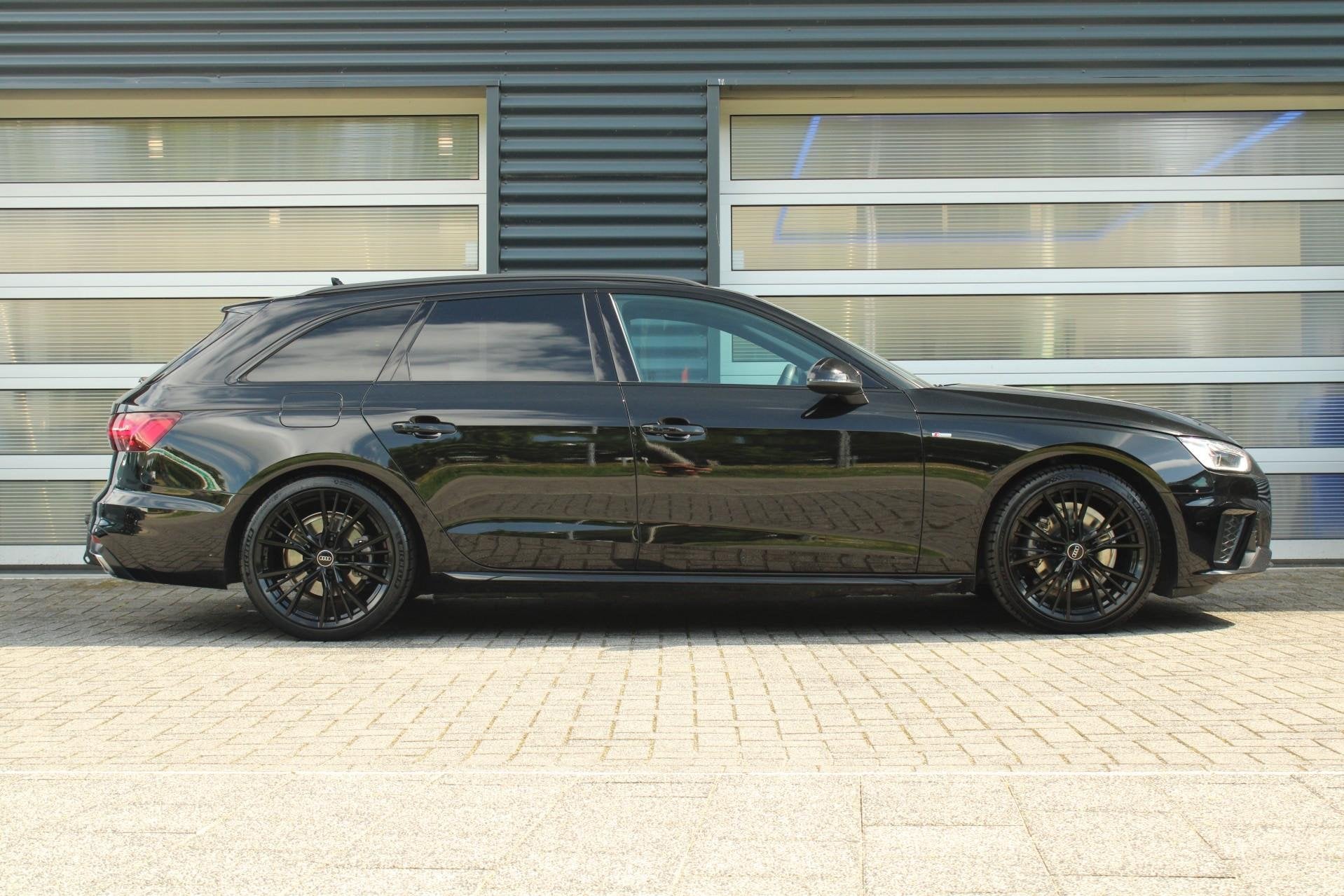 Audi A4 Avant 35 TFSI 150pk S-tronic S edition Competition |, Auto's, Audi, 12 maanden, Gebruikt, 4 cilinders, Zwart
