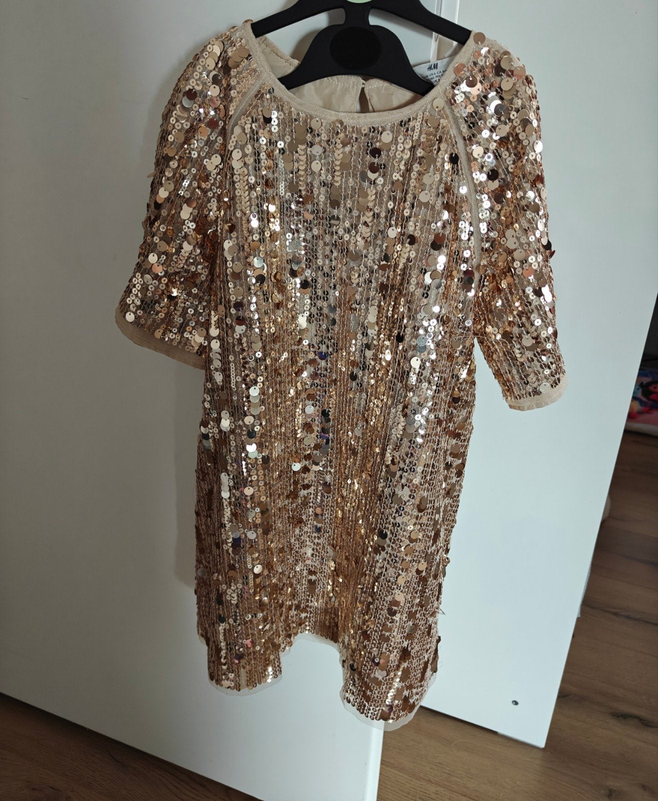 Nice gold dress for girls 5-6 years, Ophalen of Verzenden, Zo goed als nieuw, Onder de knie