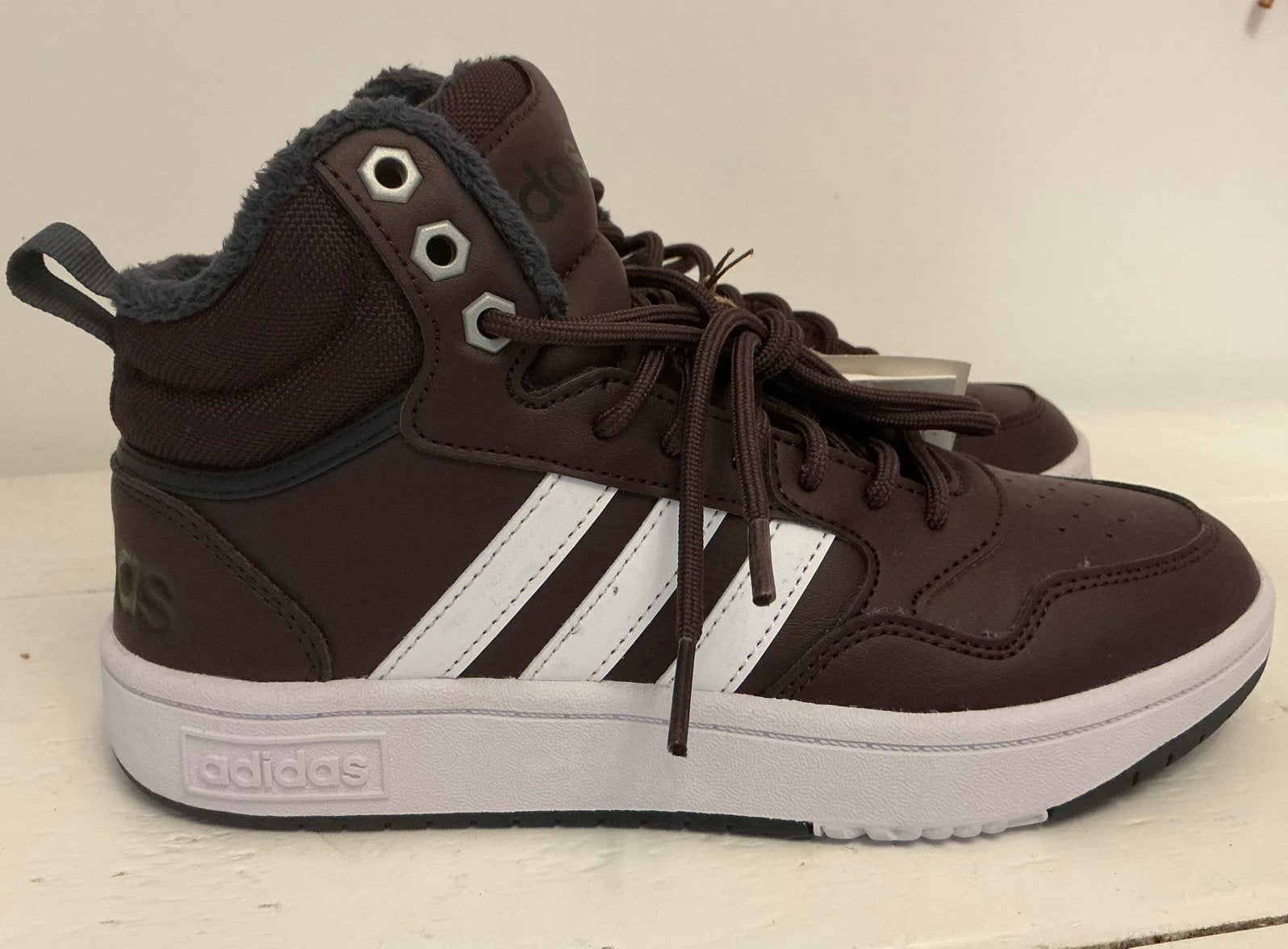 Adidas winter model met vacht. Nieuw in doos. Maat 38., Ophalen of Verzenden, Zo goed als nieuw, Sneakers of Gympen