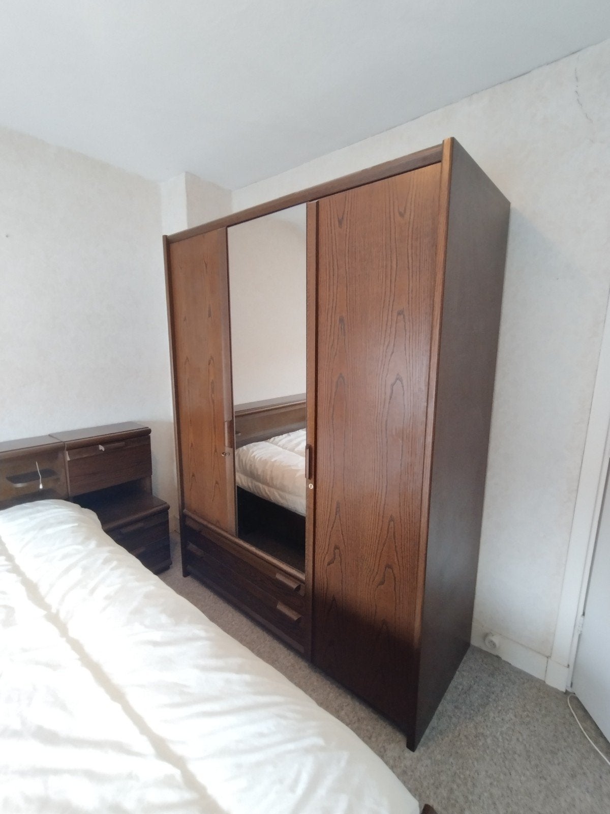 Kledingkast met spiegel en lades - Donkerbruin, Huis en Inrichting, Ophalen, Gebruikt, 100 tot 150 cm, Klassiek