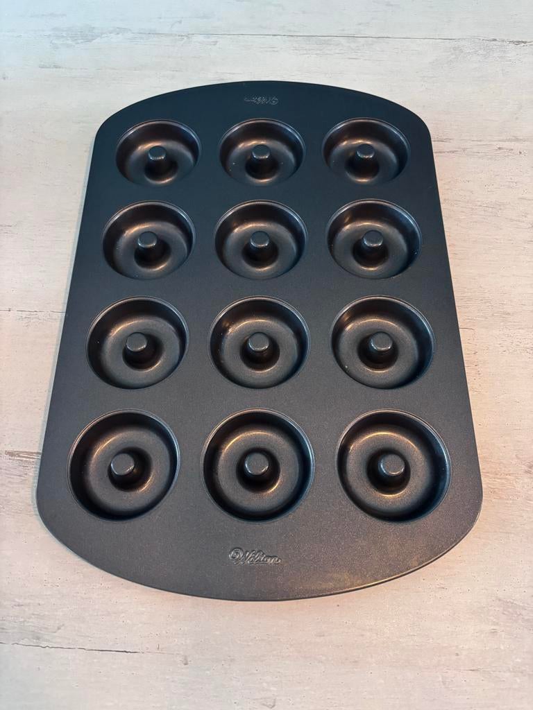 Wilton Donut Bakvorm voor 12 Donuts - Zo goed als nieuw, Ophalen of Verzenden, Zo goed als nieuw
