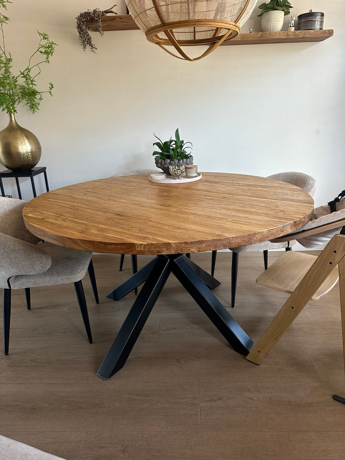 Stevige teak houten tafel 140 cm, Gebruikt, Ophalen of Verzenden, Vijf personen of meer, 100 tot 150 cm
