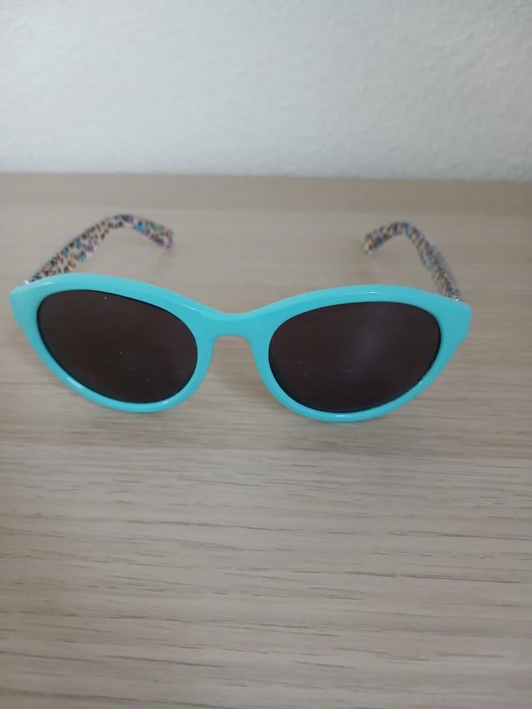 Leuke blauwe kinderbril met print op de pootjes, Overige merken, Zonnebril, Blauw, Ophalen of Verzenden