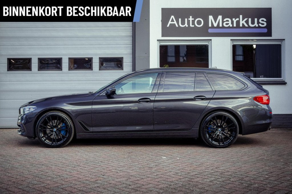 BMW 5-serie Touring 530i xDrive Sportline|Pano|Harman/Kardon, Auto's, Automaat, 1998 cc, 15 km/l, Gebruikt