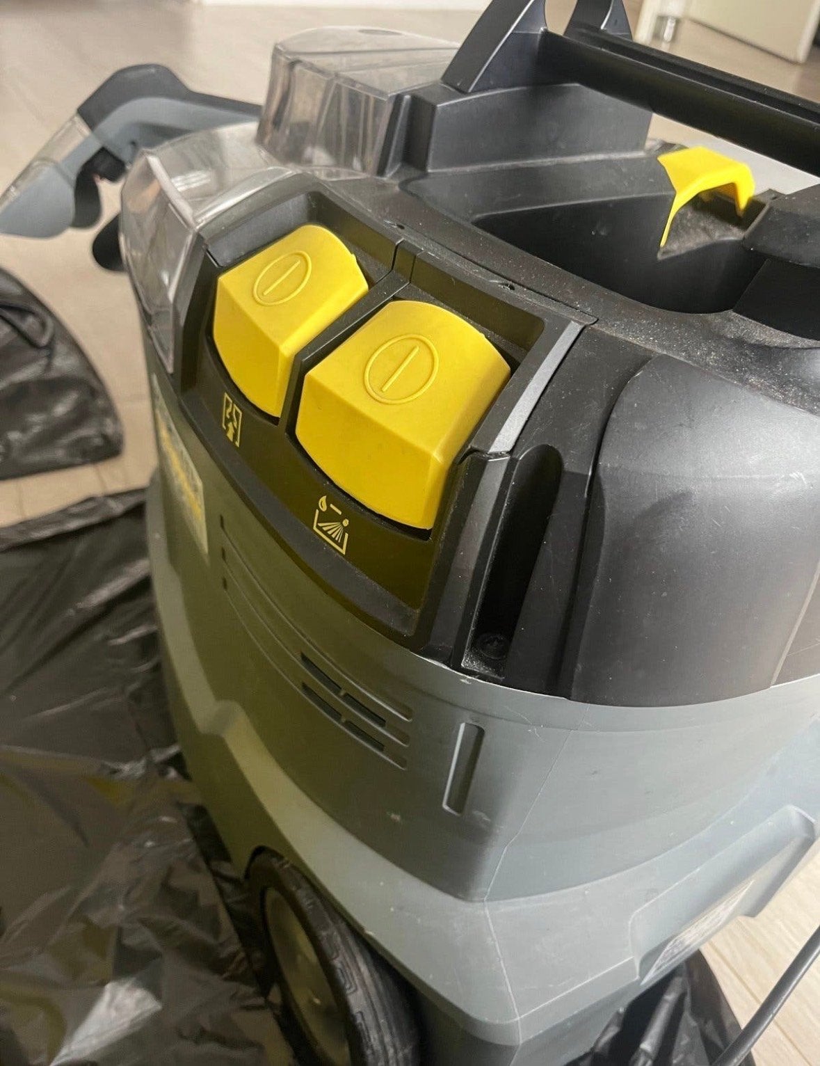 Kärcher Puzzi 8/1 Tapijtreiniger - Zo goed als nieuw, Combi-reiniger, Inclusief accessoires, Kärcher, Ophalen of Verzenden
