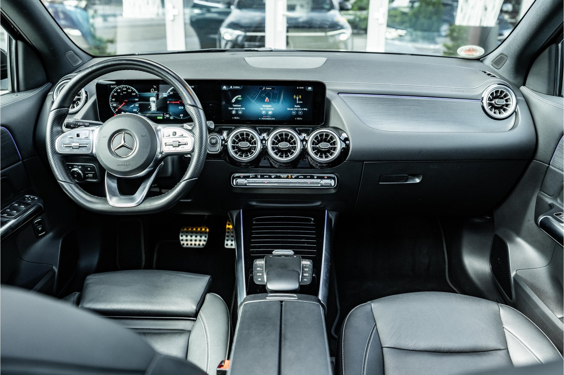 Mercedes-Benz EQA 250 AMG Line 67 kWh | Pano | Apple Carplay, 1940 kg, Gebruikt, Zwart, 190 pk