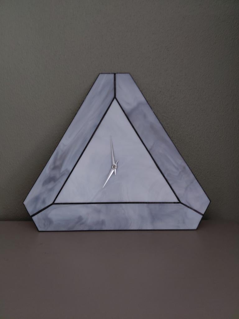 Tiffany-stijl Klok - Uniek Driehoekig Design, Antiek en Kunst, Antiek | Klokken, Ophalen of Verzenden