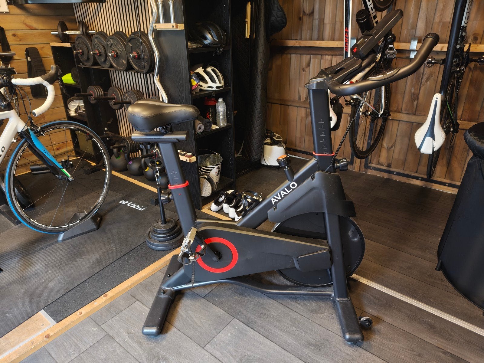 Avalo spinning bike fiets / hometrainer rood zwart, Ophalen, Spinningfiets, Zo goed als nieuw, Metaal