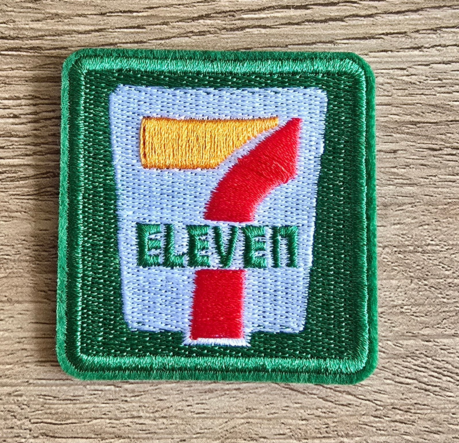 7-Eleven Geborduurd Patch / Sticker, Ophalen of Verzenden, Nieuw, Plaatje