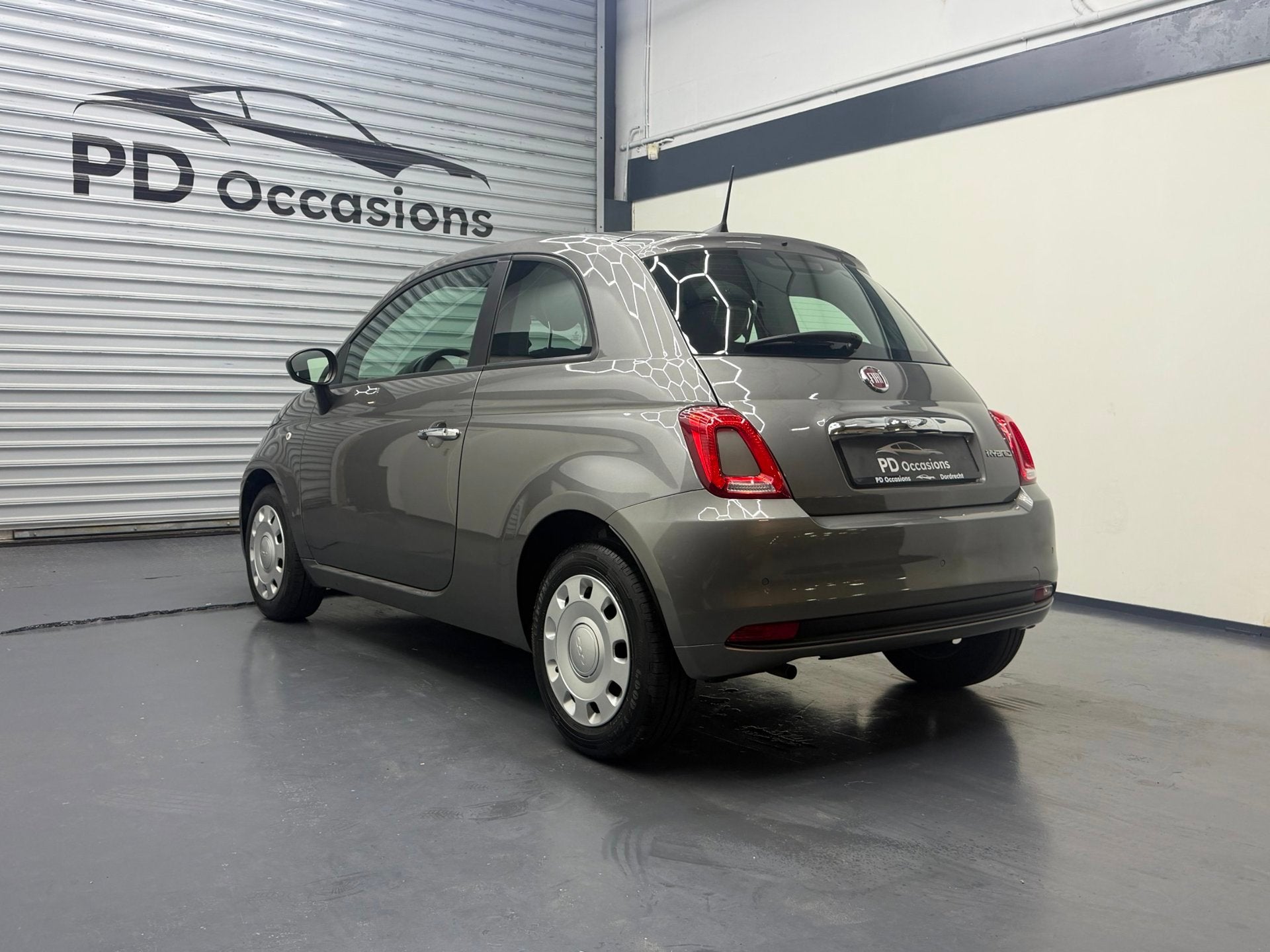 Fiat 500 1.0 Hybrid - Airco - Groot scherm - Parkeersensoren, Auto's, Fiat, Voorwielaandrijving, Stof, Gebruikt, Zwart