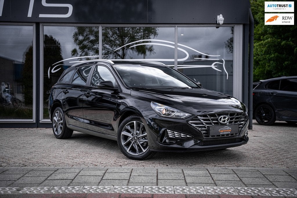 Hyundai I30 Wagon 1.0 T-GDi MHEV Comfort|Stoel/Stuurverwamin, Auto's, Hyundai, Stof, Gebruikt, Euro 6, Zwart