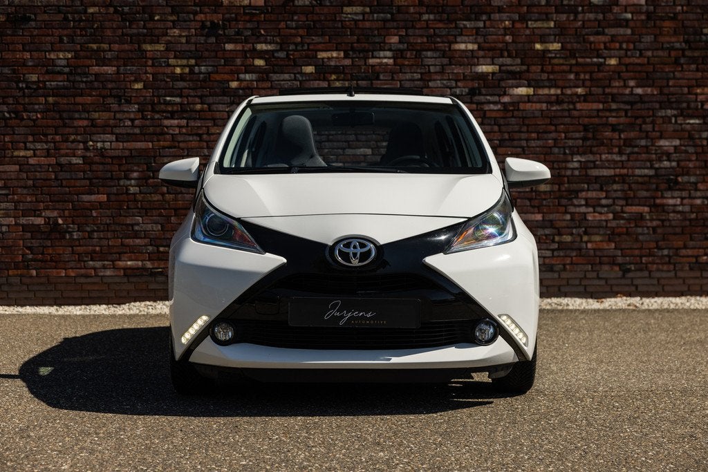 Toyota Aygo 1.0 VVT-i x-wave 5-drs | Cabrio | Camera | Airco, Auto's, Voorwielaandrijving, Euro 5, Gebruikt, Zwart