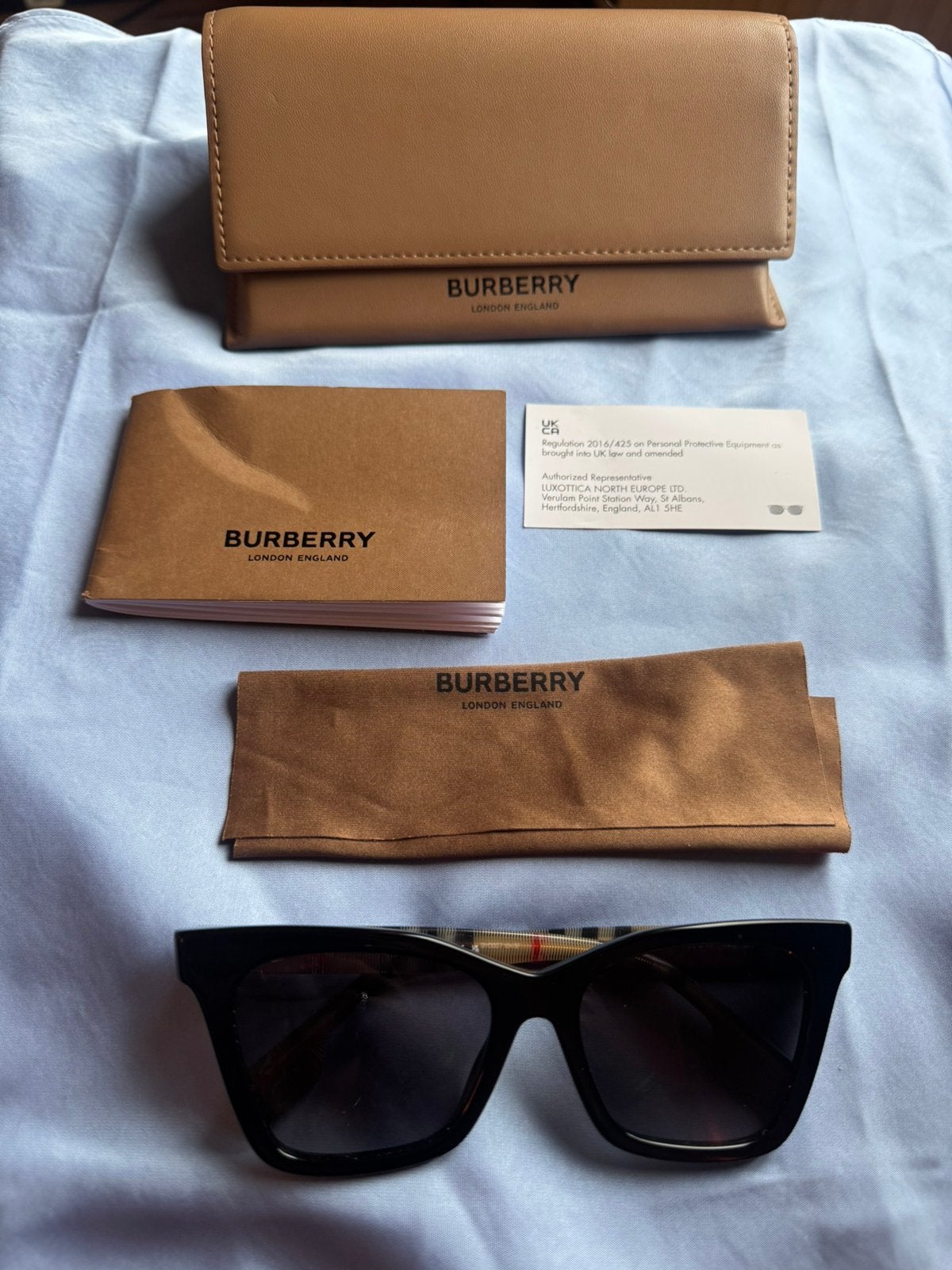 Burberry Zonnebril B 4346, zwart, Sieraden, Tassen en Uiterlijk, Zonnebrillen en Brillen | Dames, Zonnebril, Zwart, Zo goed als nieuw