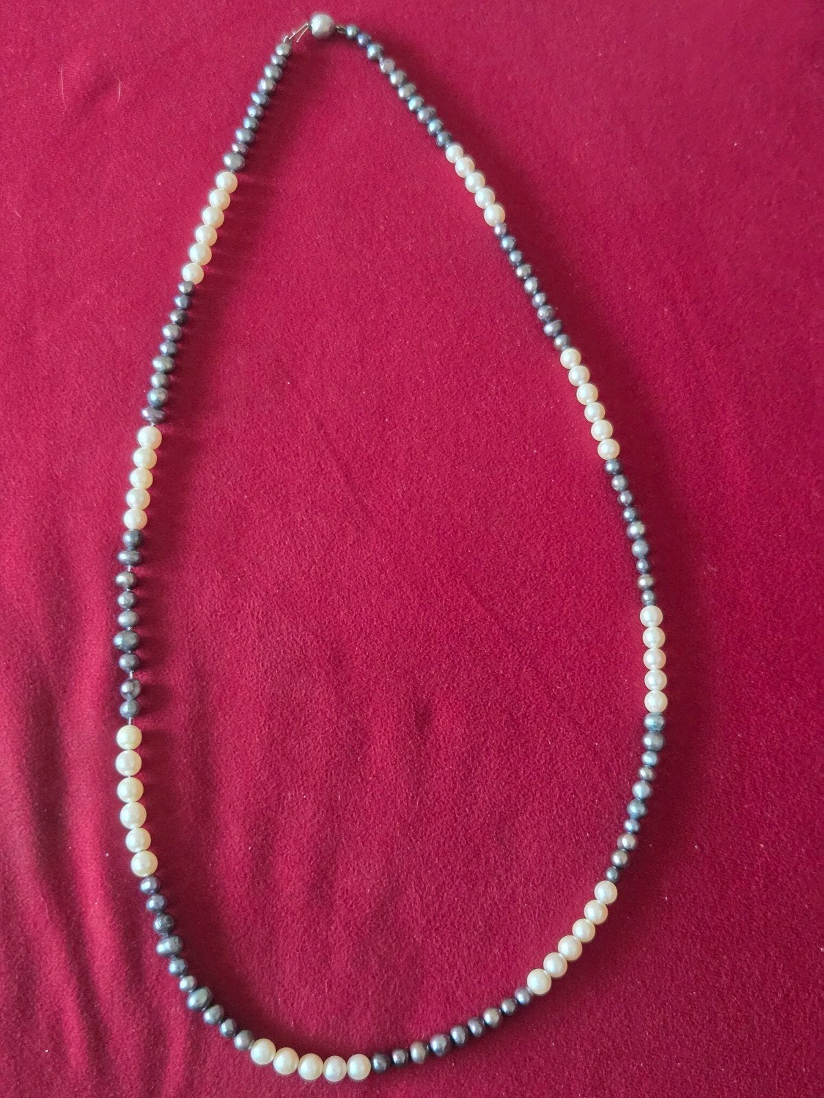 Tweekleurige parelketting (70 cm) met 835 zilveren sluiting, Sieraden, Tassen en Uiterlijk, Kettingen, Ophalen of Verzenden, Gebruikt