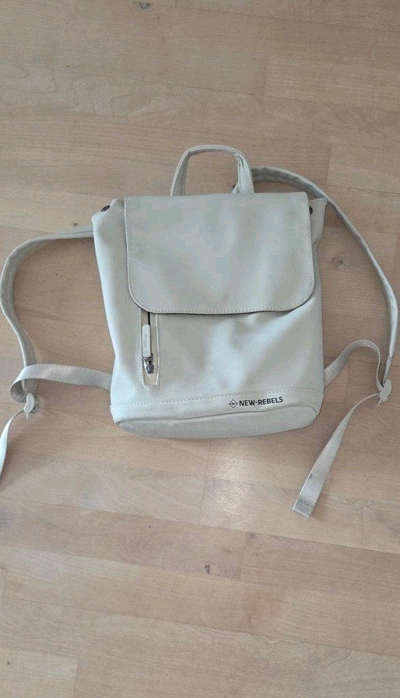 New Rebels rugtas - Hoogte 32 cm, breedte 30 cm, Ophalen of Verzenden, Overige merken, 30 tot 45 cm