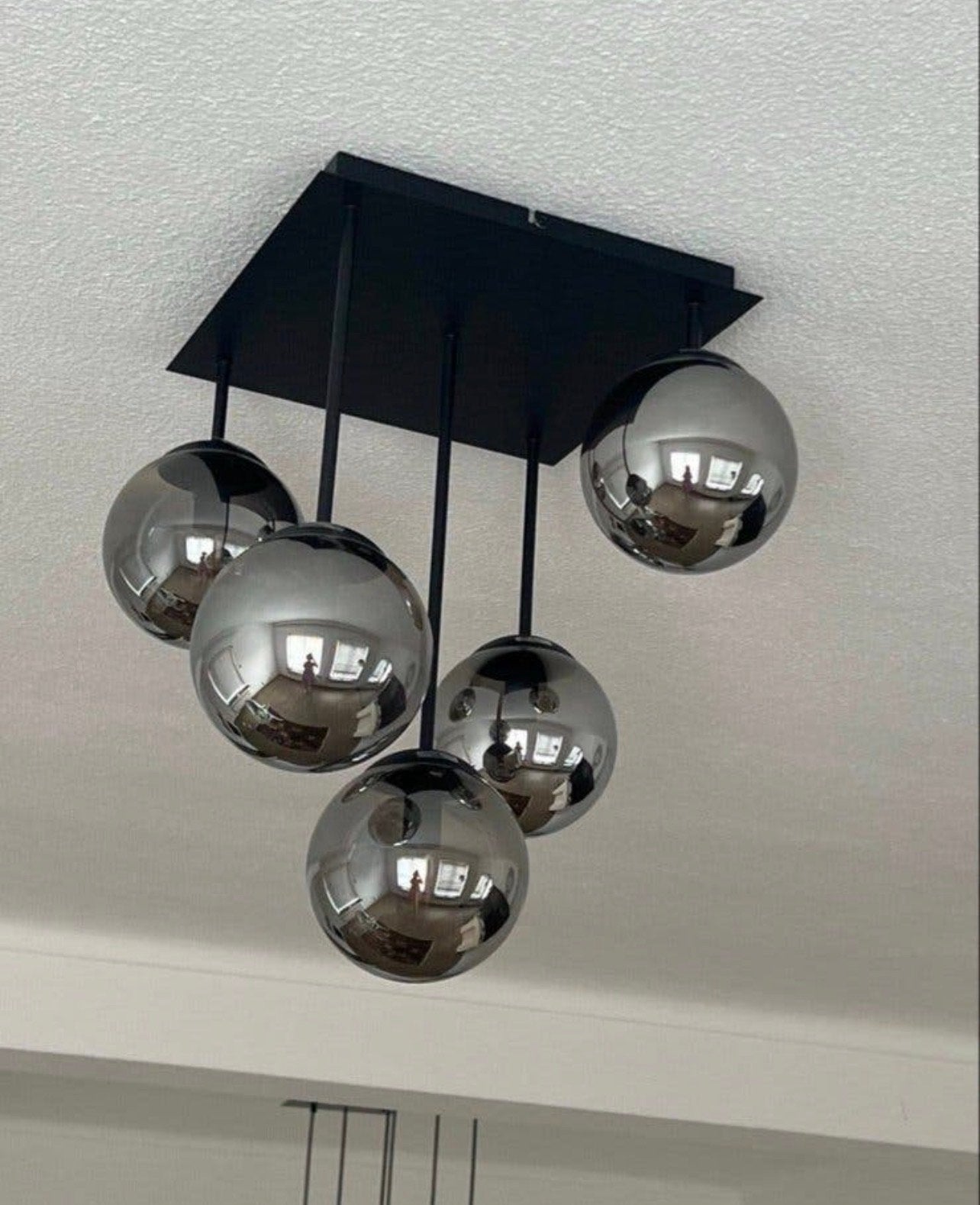 Moderne plafondlamp met 5 rookglazen bollen, Ophalen, Zwart, Rond, Zo goed als nieuw