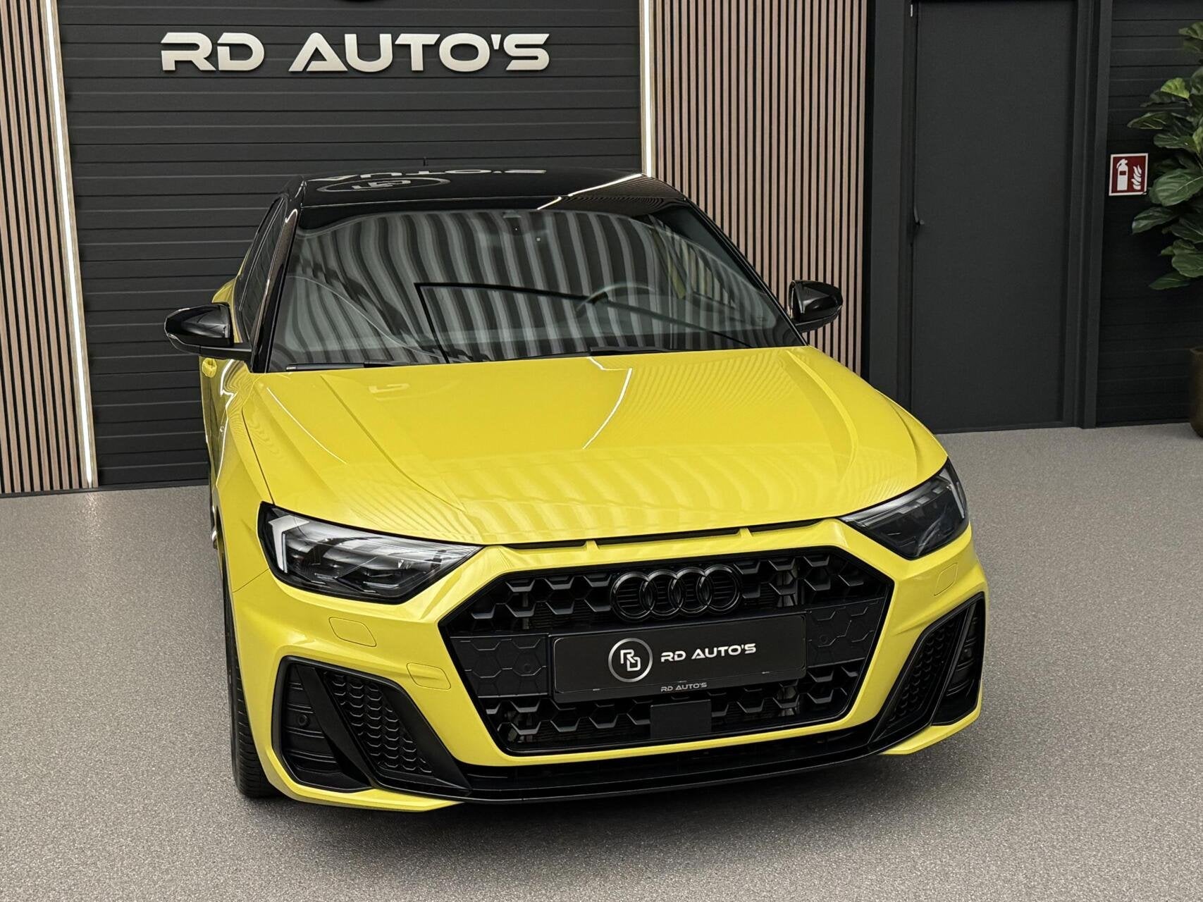 Audi A1 Sportback 30 TFSI/ S Line/ edition one/ Carplay/ Nav, Auto's, Dealer onderhouden, Geheel digitaal combi-instrument, Geel