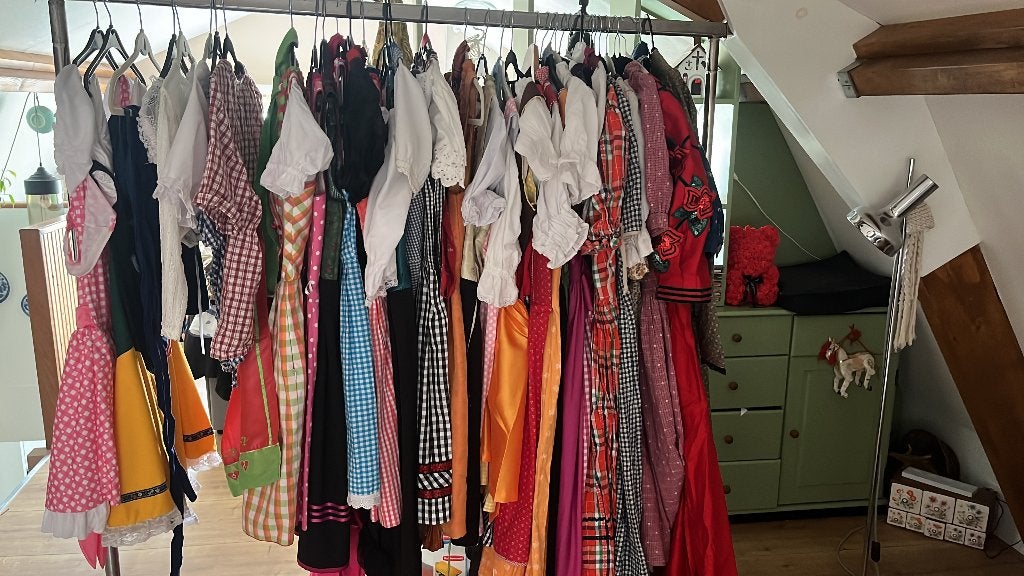 Mooie originele dirndls in diverse maten en uitvoeringen, Ophalen of Verzenden, Gedragen, Overige thema's, Kleding