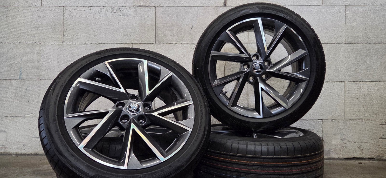 18" Skoda Superb iV Karoq orig velgen zomerbanden NIEUW, 18 inch, Banden en Velgen, Nieuw, Ophalen of Verzenden