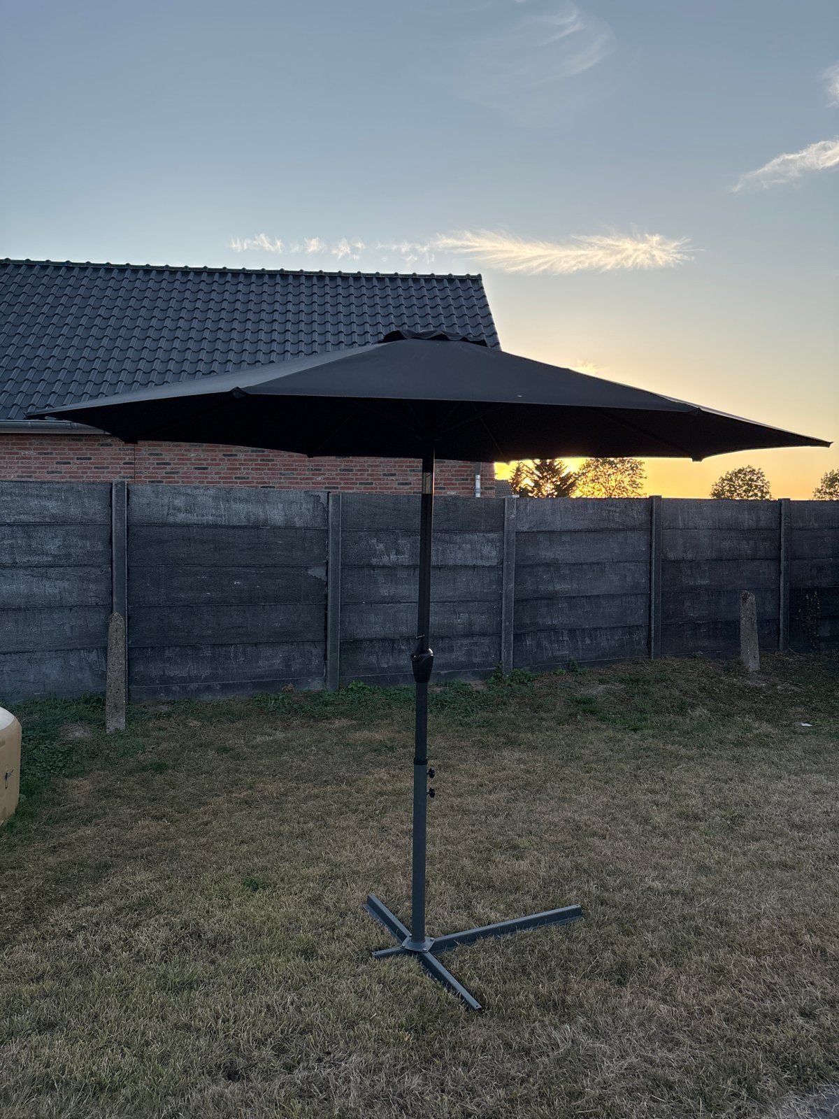 Zwarte parasol met voet - Gebruikt, Ophalen, 2 tot 3 meter, Zweefparasol, Verstelbaar