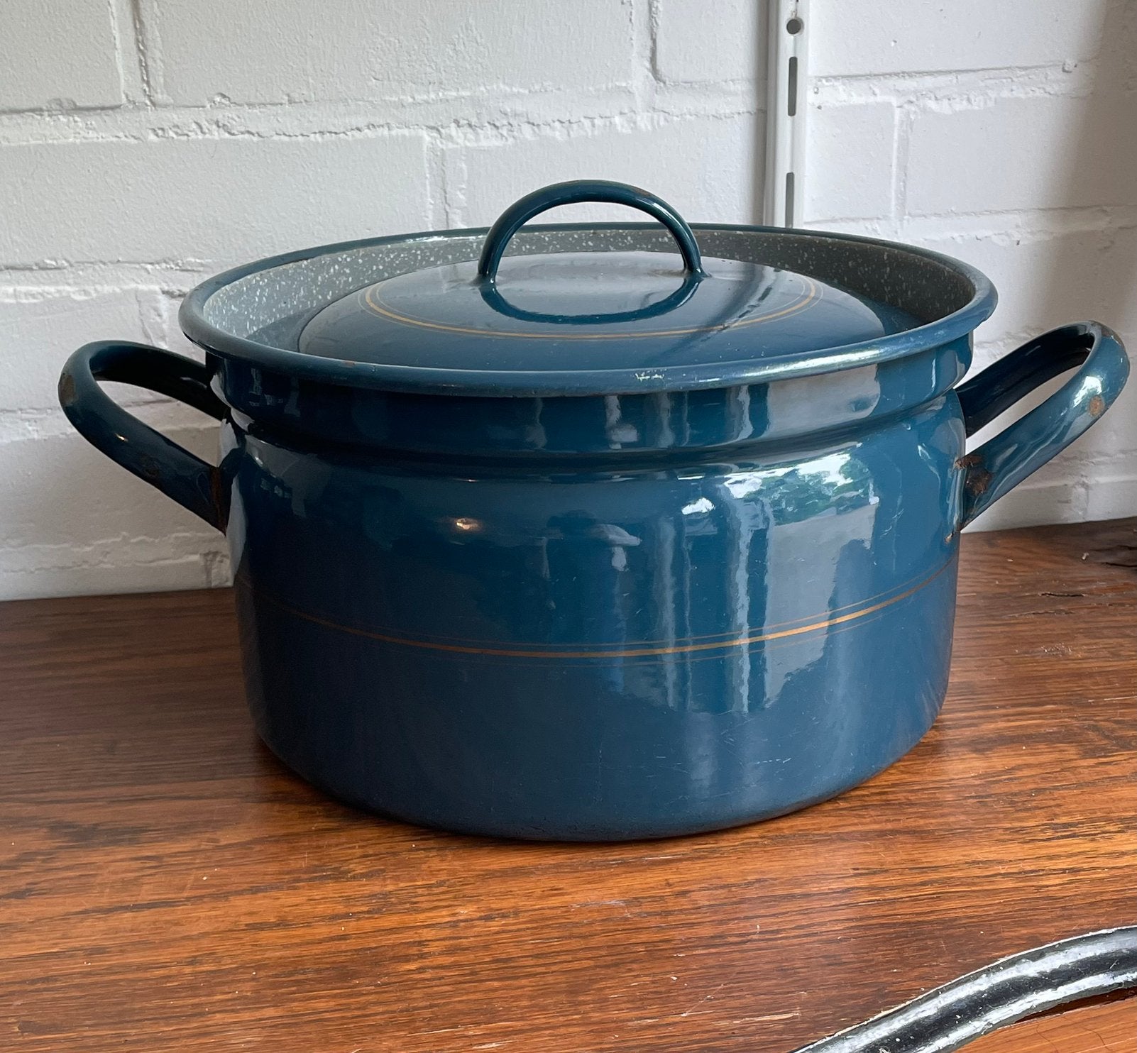 Een grote petrol blauwe emaille pan met gouden biezen, Ophalen of Verzenden