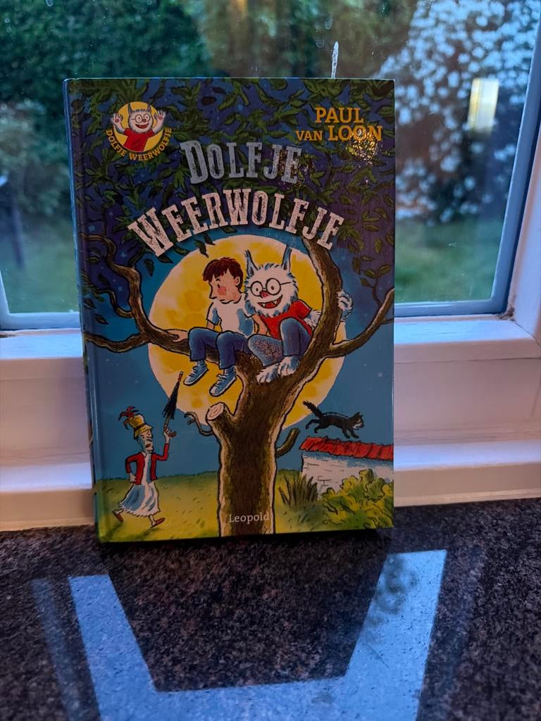Dolfje Weerwolfje - Paul van Loon (Kinderboek), Ophalen of Verzenden, Gelezen, Fictie