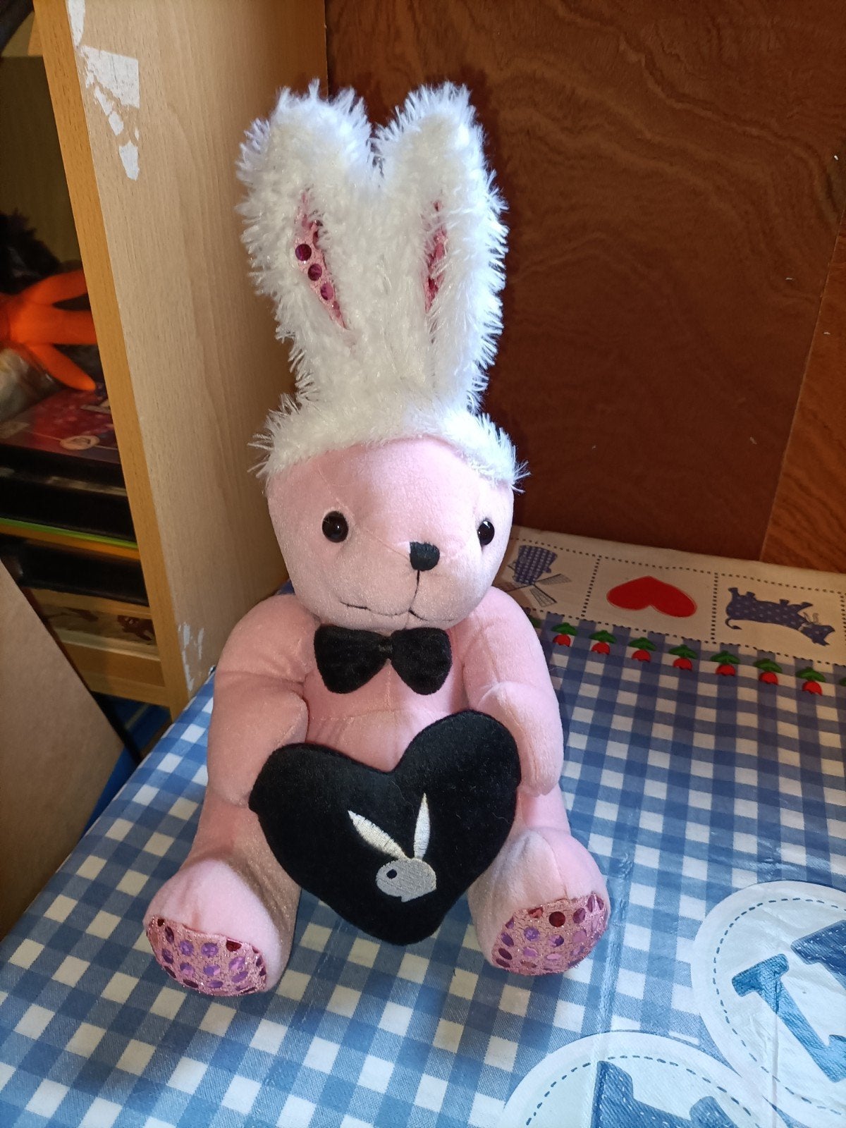 Roze playboy konijn bunny knuffel met zwart hart, Ophalen of Verzenden, Zo goed als nieuw, Konijn