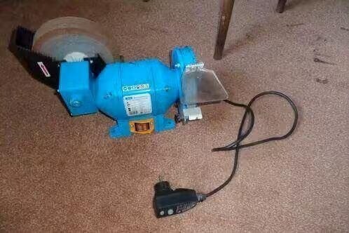 Slijpmachine - Güde - nat/droog - Combi - 250 Watt, Ophalen, Zo goed als nieuw, Minder dan 700 watt, Werkbankslijpmachine
