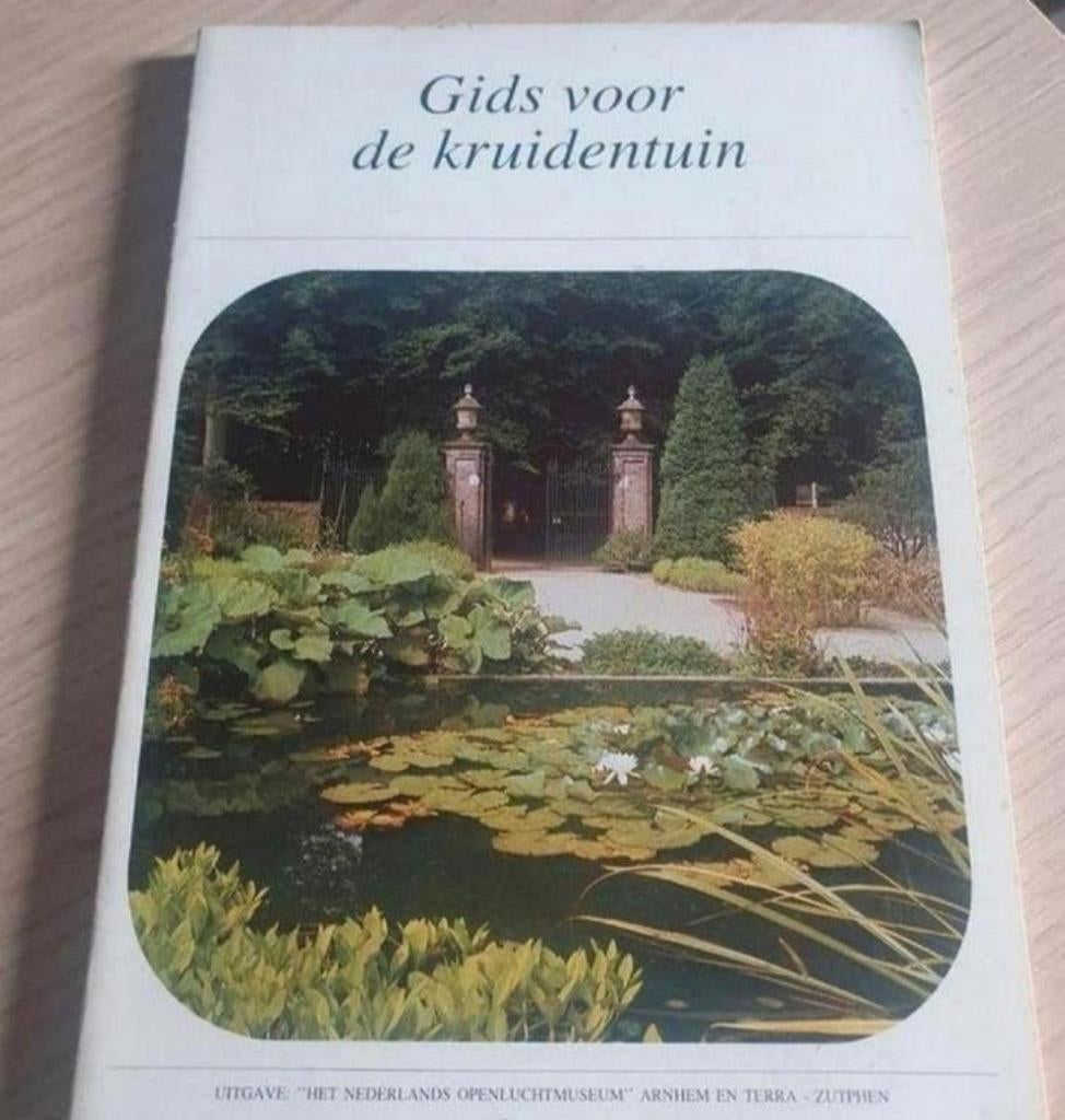 Gids voor de kruidentuin - Het Nederlands Openluchtmuseum, Ophalen of Verzenden, Gelezen, Onbekend, Tuinieren en Tuinplanten