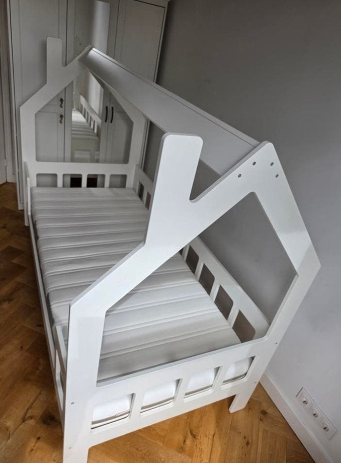 Kinderbed - huisje, 70 tot 85 cm, Ophalen of Verzenden, Zo goed als nieuw, Lattenbodem