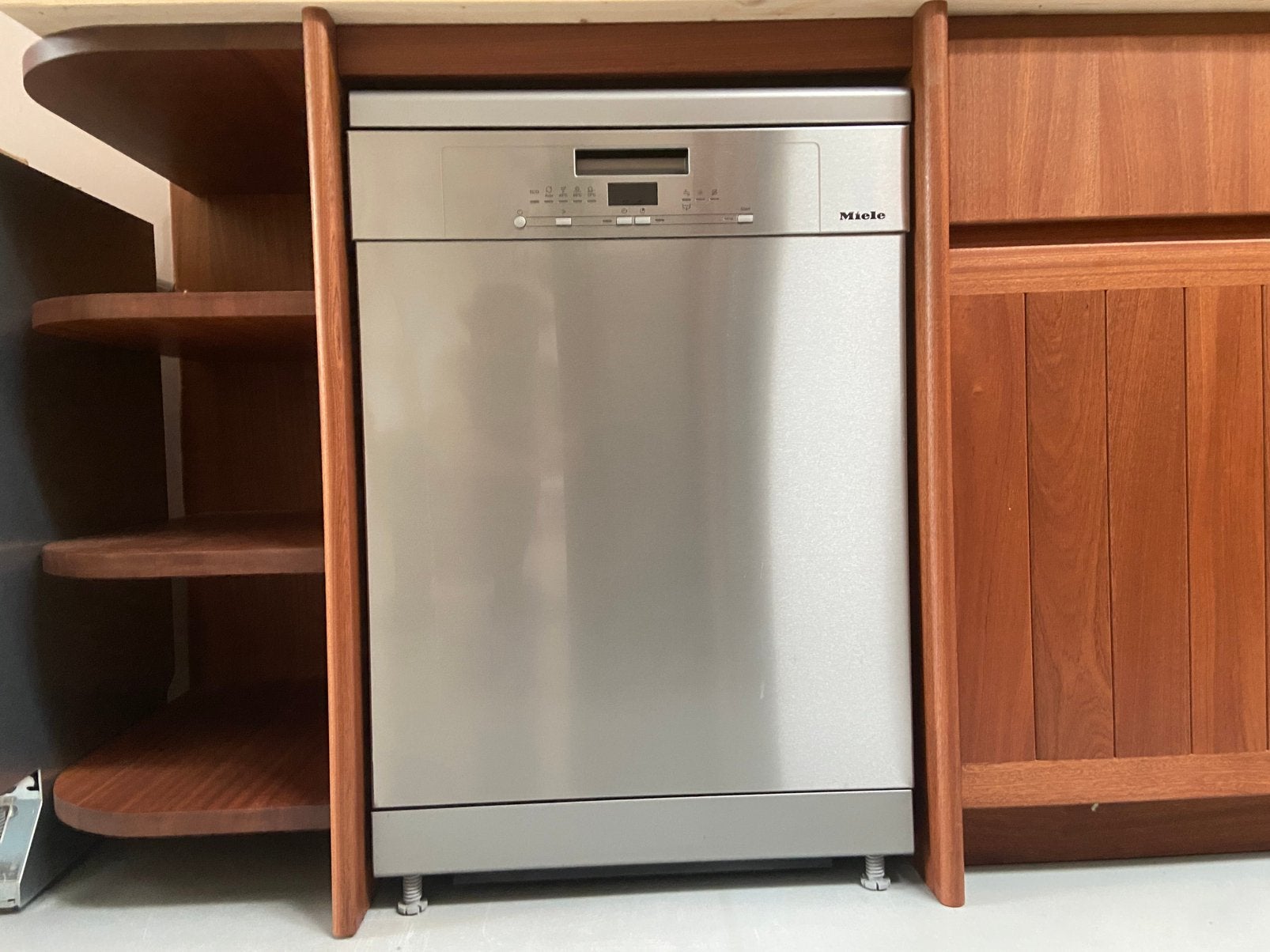 Miele vrijstaande vaatwasser- goede staat (nieuwprijs €1019), Witgoed en Apparatuur, Vaatwasmachines, Ophalen, Gebruikt, Minder dan 10 liter