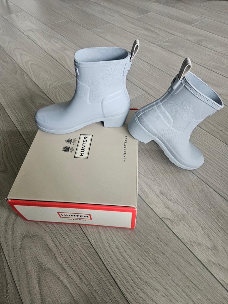 Hunter regenlaarzen - Lichtgrijs NIEUW mt 37, Kleding | Dames, Schoenen, Nieuw, Ophalen of Verzenden, Grijs, Regenlaarzen