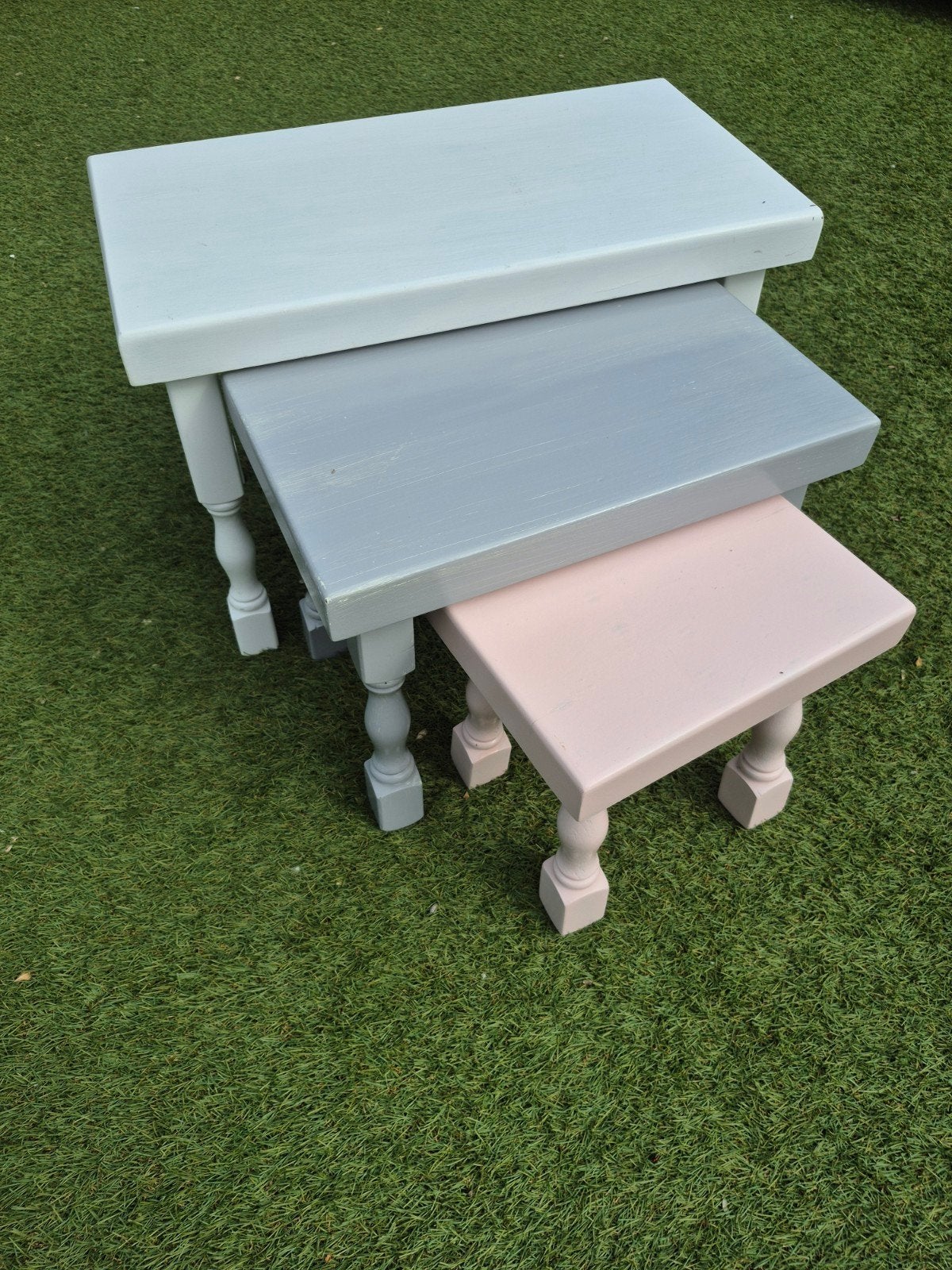 Set van 3 bijzettafels in pastelkleuren, Huis en Inrichting, Ophalen, Minder dan 45 cm, Minder dan 55 cm, Gebruikt