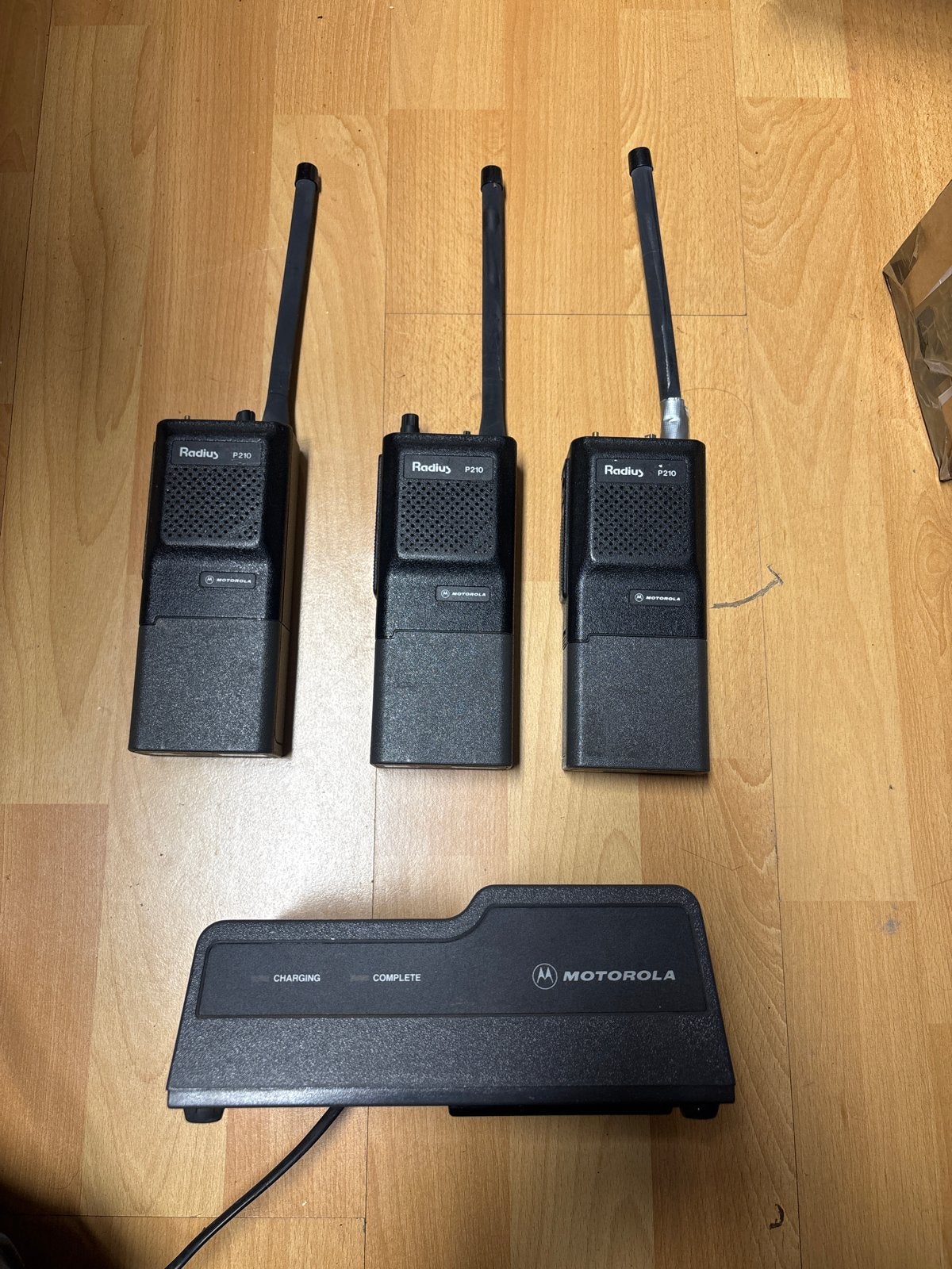 Motorola Radius P210 Portofoons met oplader (3 stuks) vhf, Ophalen of Verzenden, Gebruikt, 2 to 5 km, Portofoon of Walkie-talkie